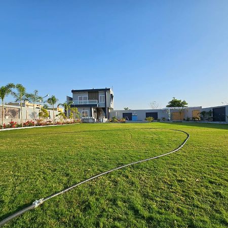 Villa Shree Ambe Farmhouse à Ujjain Extérieur photo
