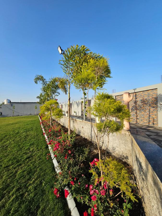 Villa Shree Ambe Farmhouse à Ujjain Extérieur photo
