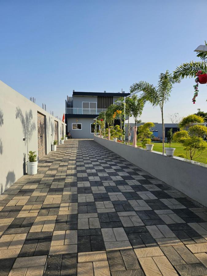 Villa Shree Ambe Farmhouse à Ujjain Extérieur photo