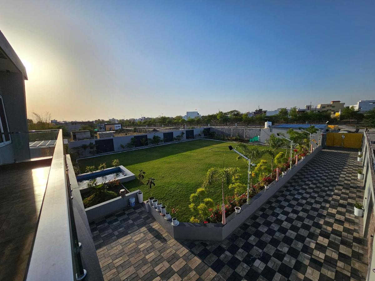 Villa Shree Ambe Farmhouse à Ujjain Extérieur photo