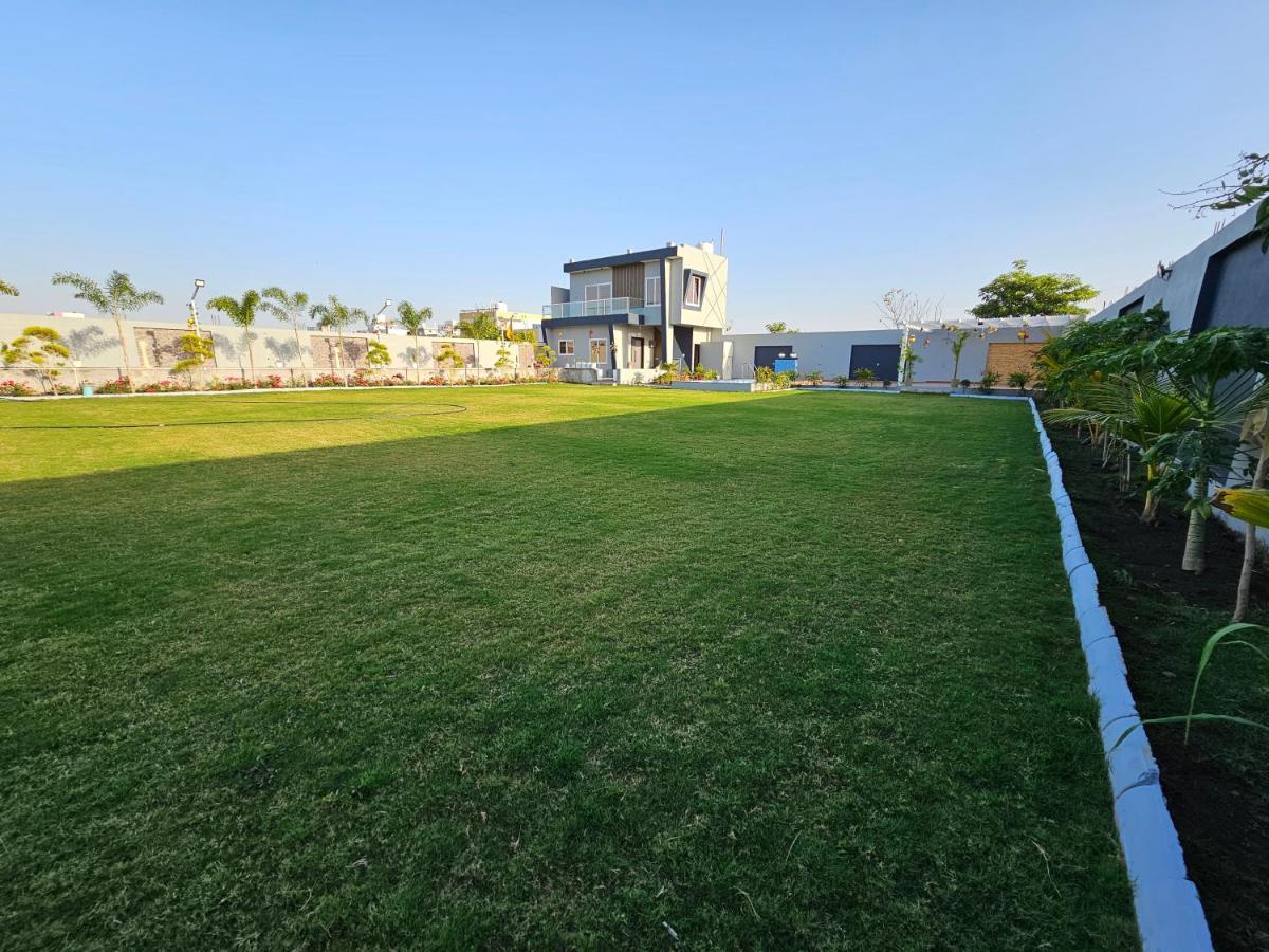 Villa Shree Ambe Farmhouse à Ujjain Extérieur photo