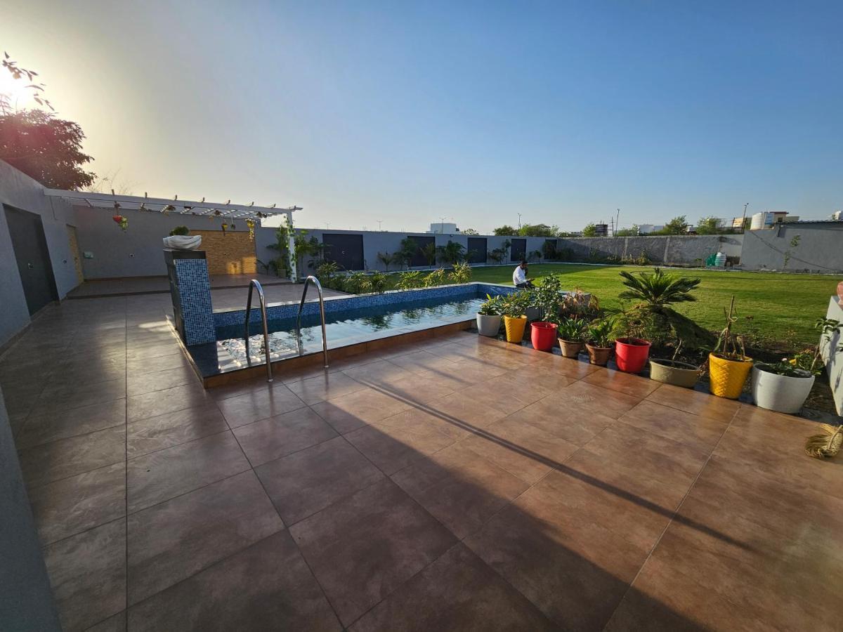 Villa Shree Ambe Farmhouse à Ujjain Extérieur photo